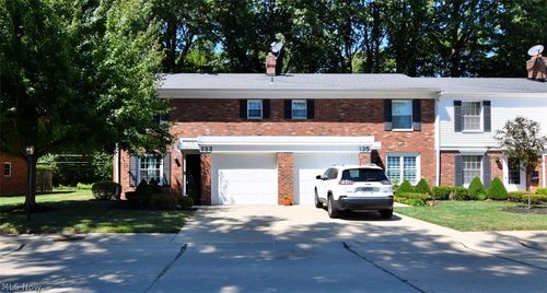 c133-133 Chatham Way, Mayfield Heights, OH, 44124-2015 | Card Image