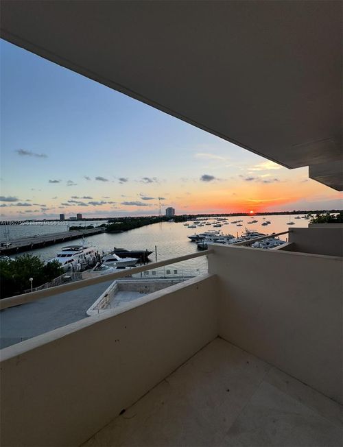 apt-410-7904 West Dr, North Bay Village, FL, 33141-5516 | Card Image