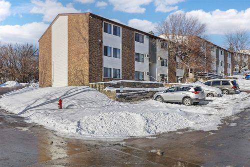 apt-32-904 Benton Dr, Iowa City, IA, 52246-5221 | Card Image