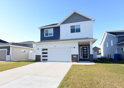 7421 18th St S, Fargo, ND, 58104-7793 | Card Image