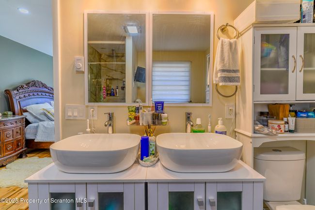 Bathroom Sink | Image 10