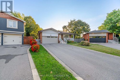 10 Hopedale Crt, Mississauga, ON, L5M2E9 | Card Image