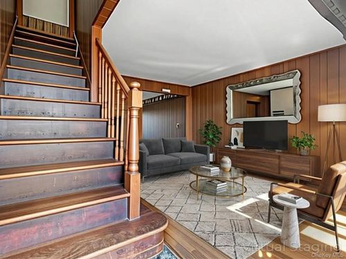 9 Stanford Ln, Hicksville, NY, 11801-5614 | Card Image