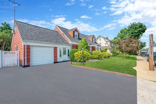 694 Koelbel Ct, Baldwin, NY, 11510-3914 | Card Image