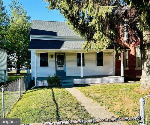 142 W Stiegel Street, MANHEIM, PA, 17545 | Card Image