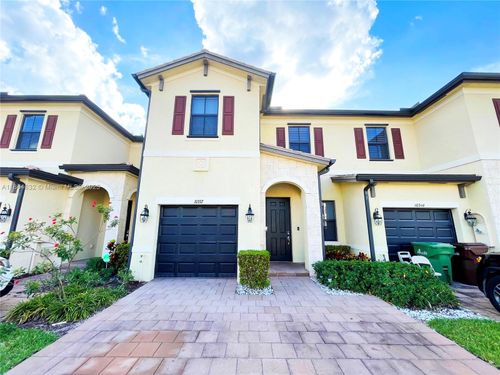 10332 W 33rd Ct, Hialeah, FL, 33018-2092 | Card Image