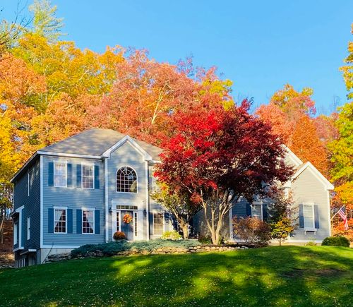 39 Colonel Daniels Dr, Bedford, NH, 03110-5010 | Card Image