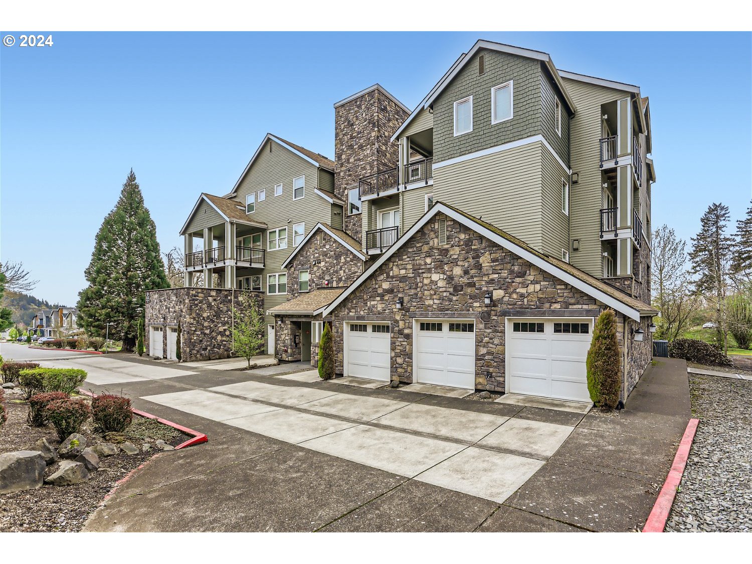 Hawk Ledge Ln, Happy Valley, OR 97086
