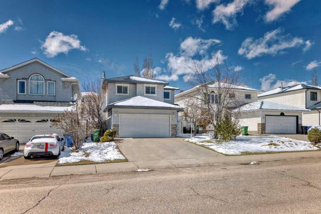 240 Arbour Ridge Way Nw, Home with 6 bedrooms, 3 bathrooms and 5 parking in Calgary AB | Image 2