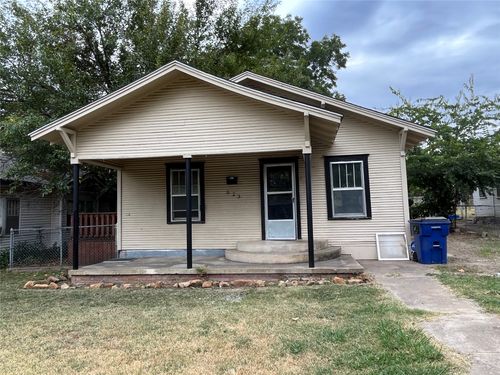 523 W 16th St, Ada, OK, 74820-7609 | Card Image