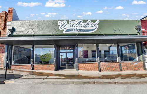 203 N Main St, Weatherford, TX, 76086-3242 | Card Image