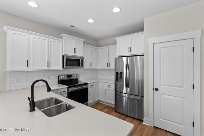 97 Aspen Rd, Townhouse with 3 bedrooms, 3 bathrooms and 1 parking in Hampstead NC | Image 5