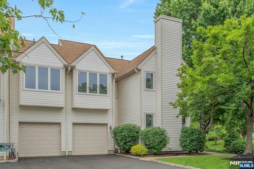 1 Independence Ct, Montville, NJ, 07045-9154 | Card Image
