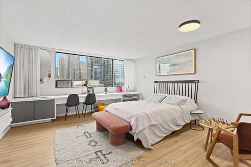 1603-914 Yonge St, Toronto, ON, M4W3C8 | Card Image