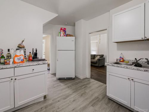 234 Beresford St, Highland Park, MI, 48203-3334 | Card Image