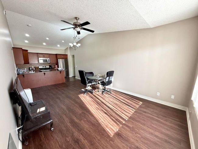 304 Sunvale Cres Ne, Townhouse with 2 bedrooms, 1 bathrooms and 2 parking in High River AB | Image 5