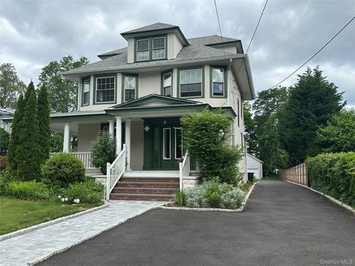 27 Dosoris Way, Glen Cove, NY, 11542-2602 | Card Image