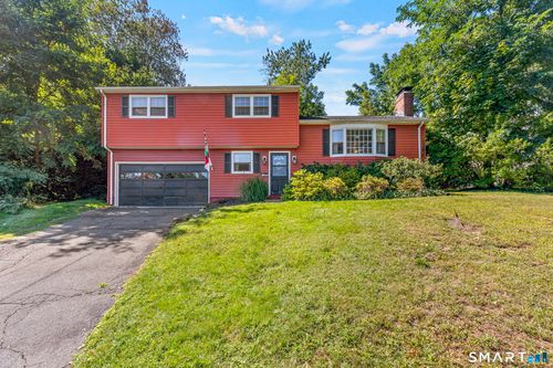 557 S Main St, West Hartford, CT, 06110-1740 | Card Image
