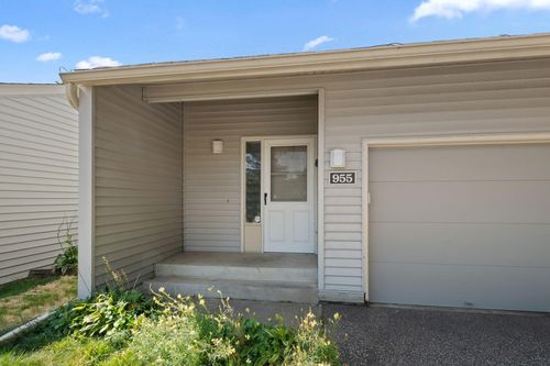 955 Monterey Ct N, Shoreview, MN, 55126-5864 | Card Image