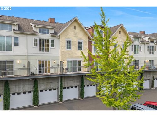 212-10606 Se Main St, Milwaukie, OR, 97222-7790 | Card Image