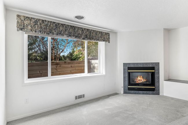 Family Room | Image 32