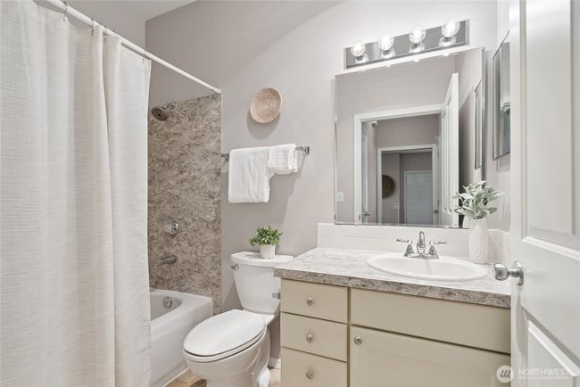 B10 - 2147 Hammond Ave, Condo with 2 bedrooms, 2 bathrooms and null parking in Dupont WA | Image 20