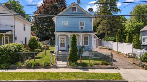 53 Valentine St, Glen Cove, NY, 11542 | Card Image