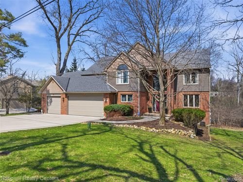 6276 Shore Dr, West Bloomfield, MI, 48324-2145 | Card Image