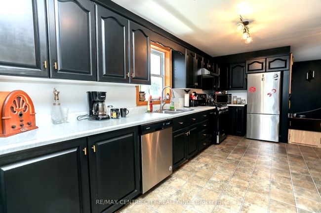 212 Queen St, House other with 4 bedrooms, 3 bathrooms and 6 parking in West Elgin ON | Image 22
