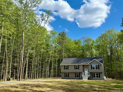 143 River Road, New Paltz, NY, 12561 | Card Image
