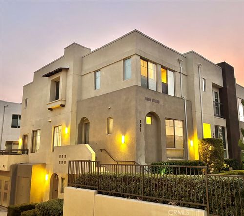 101-5550 The Strand, Manhattan Beach, CA, 90266-6524 | Card Image