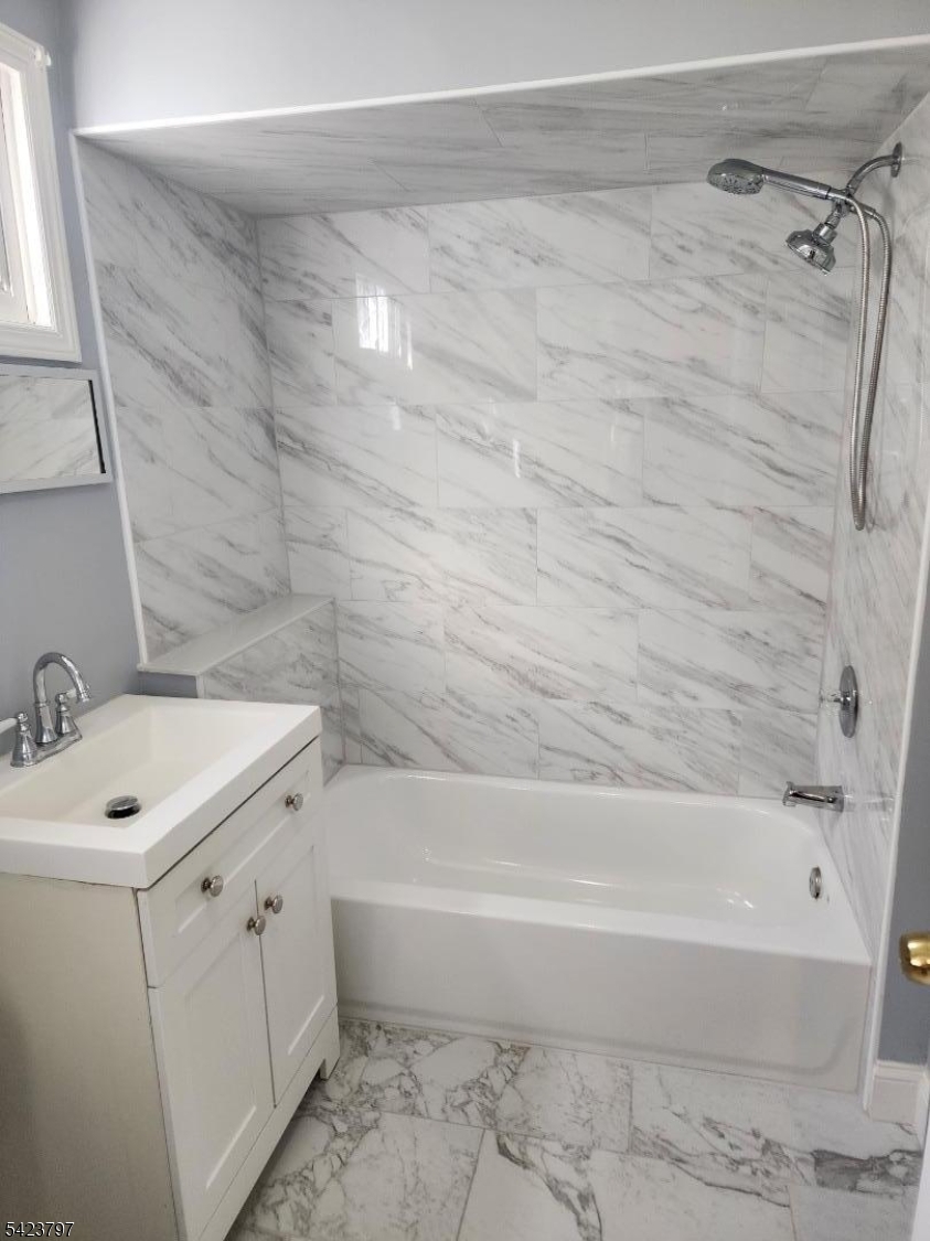 Residential Lease in Bloomfield Twp.