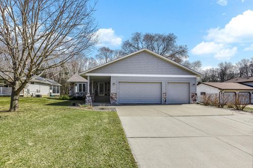 3590 Searle Ct, Vadnais Heights, MN, 55127-7113 | Card Image
