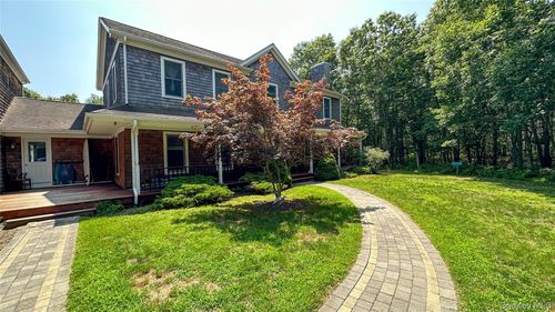 18 Mountain Laurel Ln, Southampton, NY, 11968-5414 | Card Image