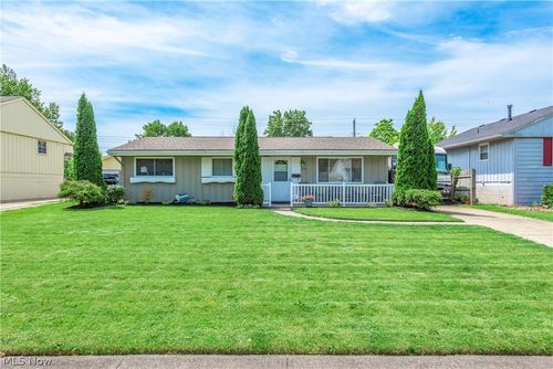 2154 Eastlawn St, Lorain, OH, 44052-3220 | Card Image