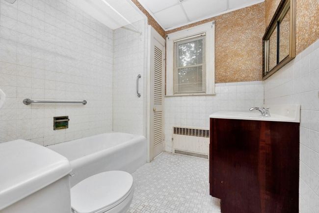 88 79 Th Ave, House other with 3 bedrooms, 2 bathrooms and 1 parking in Glendale NY | Image 16