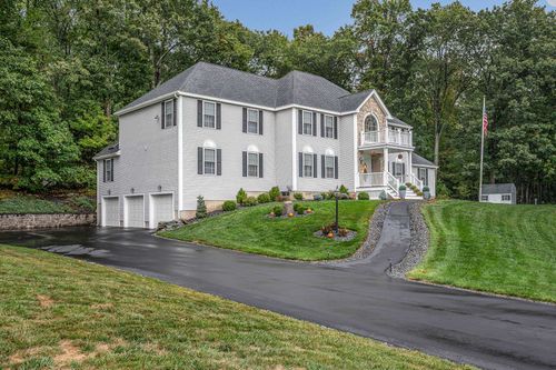 7 Lyons Way, Pelham, NH, 03076-5202 | Card Image