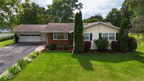 58 Fayette St, Waterloo, NY, 13165-1812 | Card Image