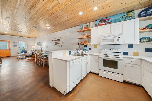 202 - 2120 S 11 Th St, Townhouse with 3 bedrooms, 3 bathrooms and null parking in Port Aransas TX | Image 14
