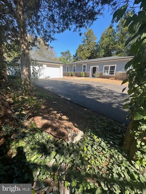 8012 Rugby Rd, MANASSAS PARK, VA, 20111-1917 | Card Image