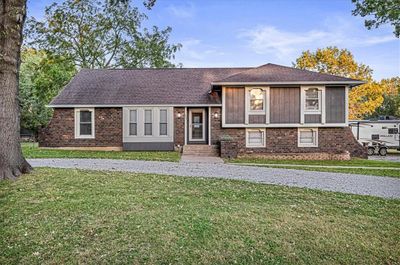 621 Russell Street, House other with 5 bedrooms, 4 bathrooms and null parking in Lathrop MO | Image 2