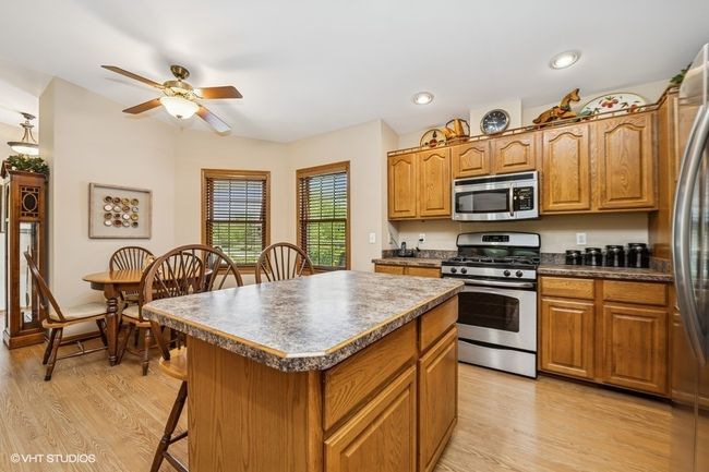 972 W Shore Dr, House other with 3 bedrooms, 3 bathrooms and 3 parking in Fox Lake IL | Image 11