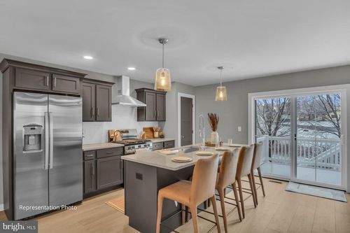 28 Morgan Cir, CARLISLE, PA, 17013-9400 | Card Image