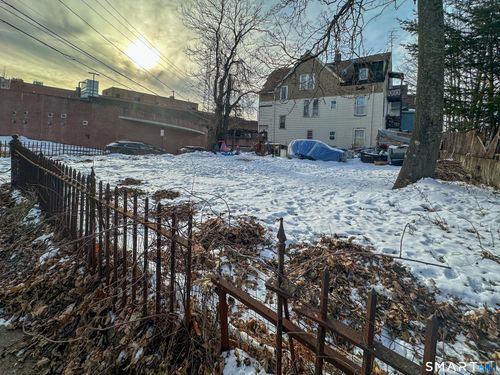 35 Maple St, Waterbury, CT, 06702-1523 | Card Image