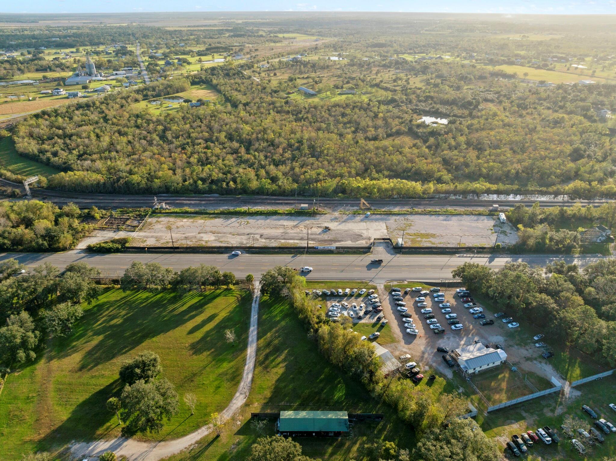 Land in Alvin