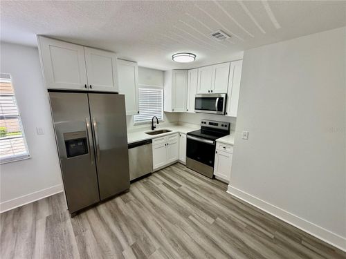 2321-7210 N Manhattan Ave, TAMPA, FL, 33614-3728 | Card Image