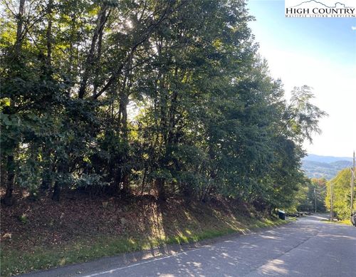 315 Pinnacle Ridge Rd, Beech Mountain, NC, 28604-8159 | Card Image
