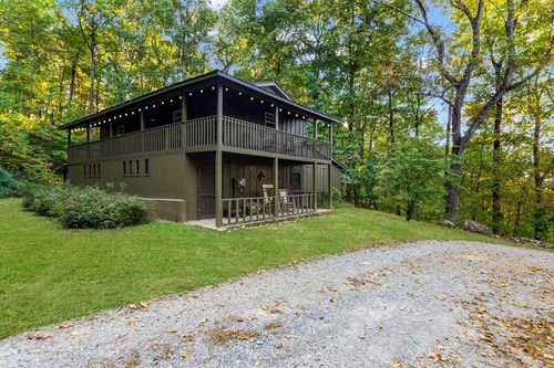 686 Laurel Hill Ln, Ellijay, GA, 30536-6462 | Card Image