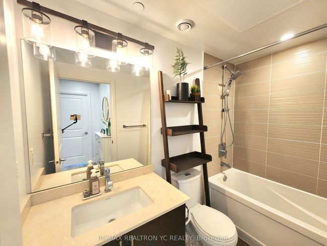 1007 - 7165 Yonge St, Condo with 2 bedrooms, 1 bathrooms and 1 parking in Thornhill ON | Image 11