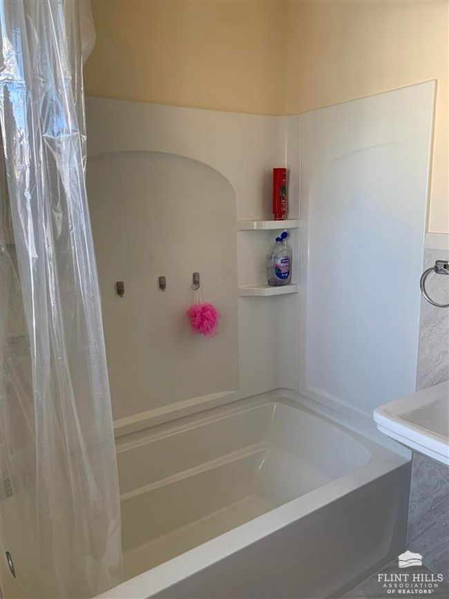 708 S Cedar St, House other with 3 bedrooms, 3 bathrooms and null parking in Abilene KS | Image 21